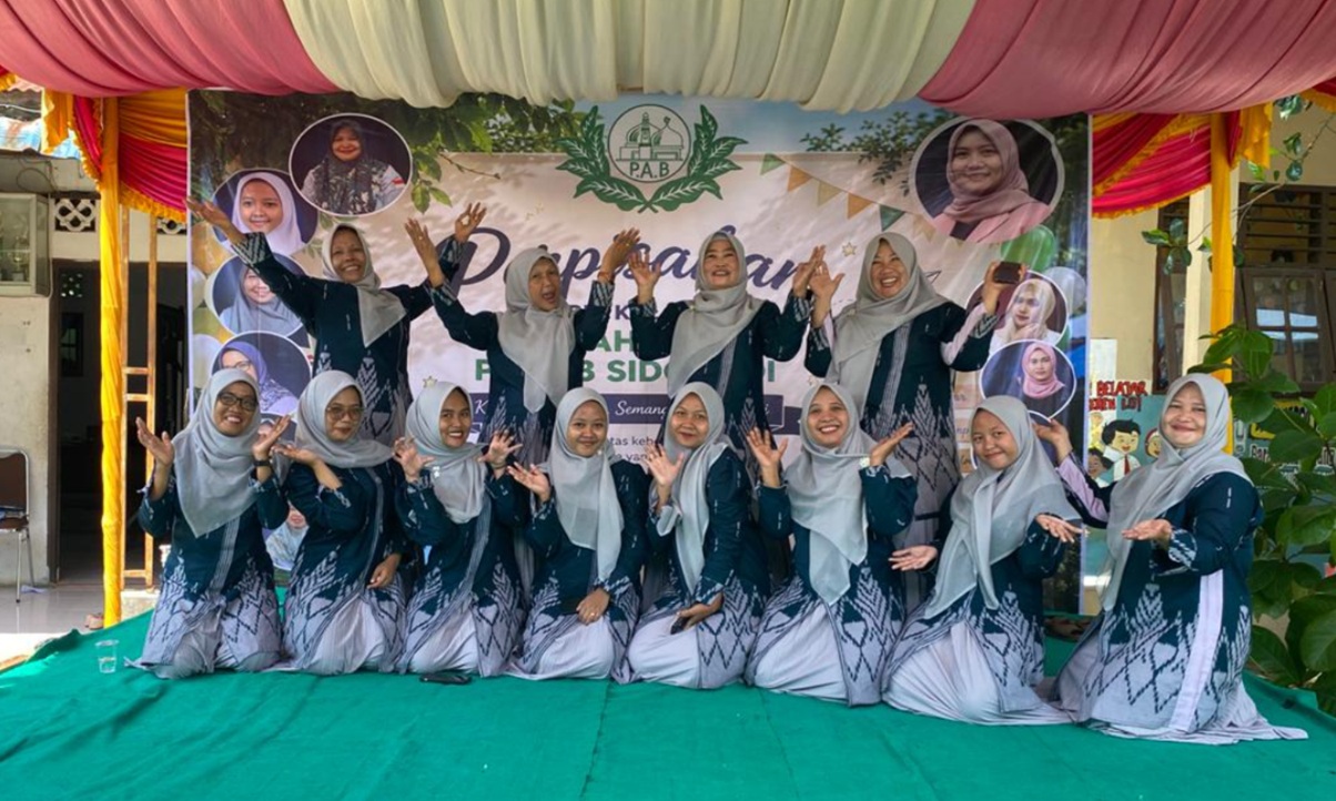 Photo Kepala Sekolah dan Guru-guru Keluarga Besar SD PAB 33 Sidodadi